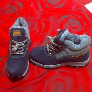 These are a pair of steel toe boots size 10 blue brand new never worn